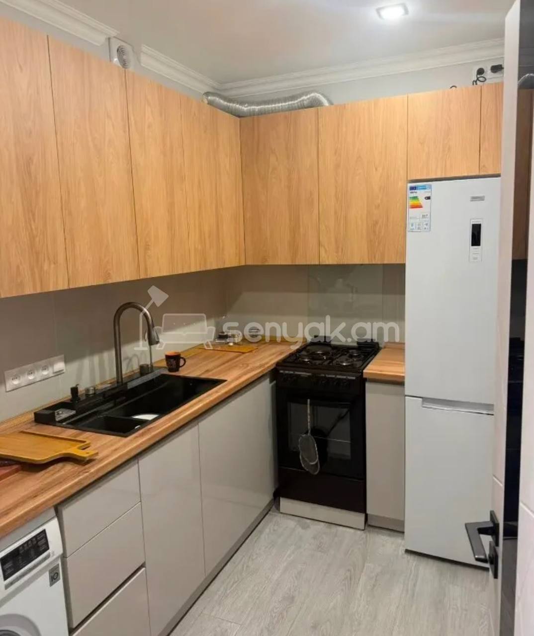 2 Սենյականոց Բնակարան Քարե Շենքում, 65քմ, 5/5 հարկ, Կապիտալ Վերանորոգված, Կահավորված