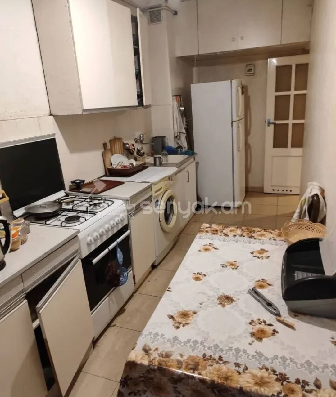 3 Սենյականոց Բնակարան, 80քմ, 9/9 հարկ, Պետական Վիճակում, Կահավորված