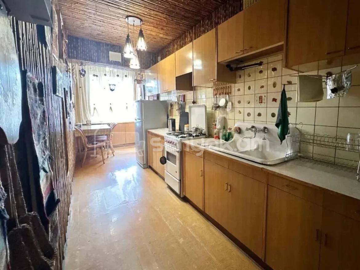 2 Սենյականոց Բնակարան Քարե Շենքում, 67քմ, 4/5 հարկ, Նորմալ Վիճակում, Կահավորված