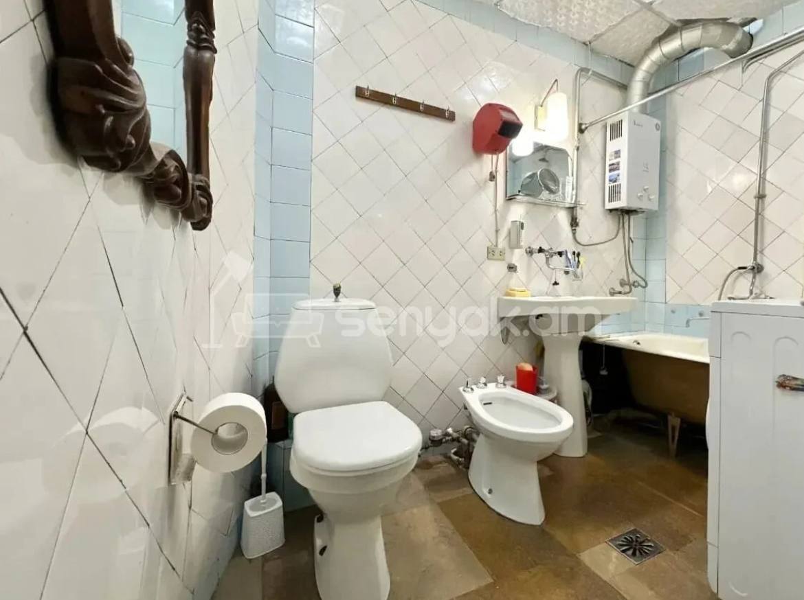 2 Սենյականոց Բնակարան Քարե Շենքում, 67քմ, 4/5 հարկ, Նորմալ Վիճակում, Կահավորված