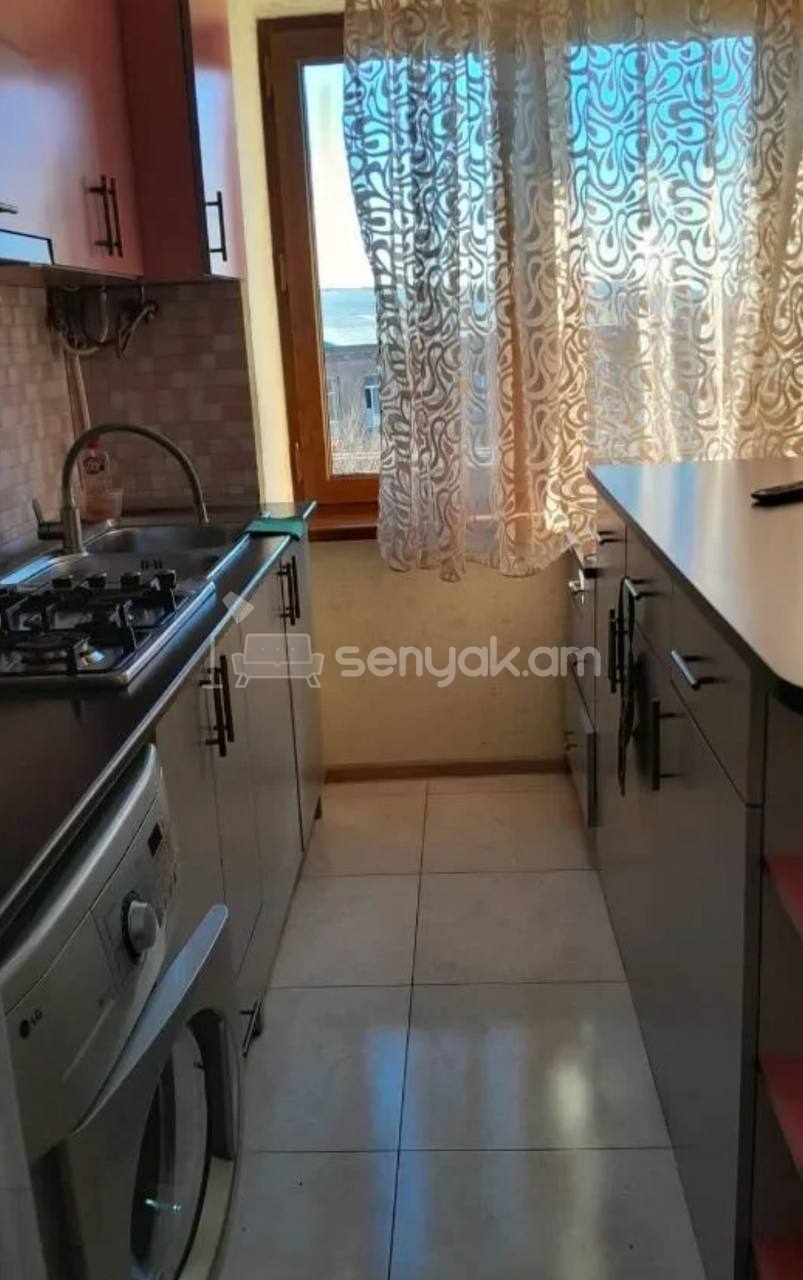 2 Սենյականոց Բնակարան Քարե Շենքում, 30քմ, 4/4 հարկ, Կապիտալ Վերանորոգված, Կահավորված