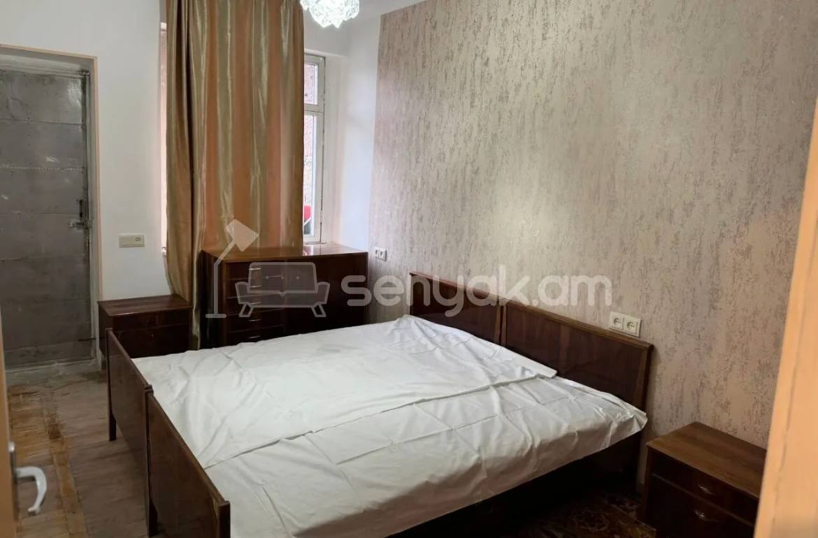 1 Սենյականոց Բնակարան Քարե Շենքում, 70քմ, 2/5 հարկ, Կապիտալ Վերանորոգված, Կահավորված