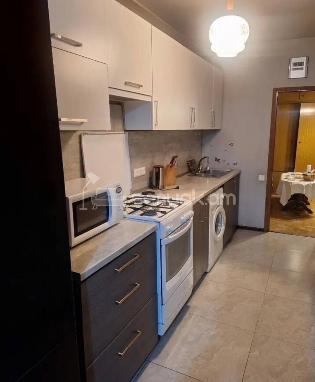 3 Սենյականոց Բնակարան Քարե Շենքում, 79քմ, 4/5 հարկ, Նորմալ Վիճակում, Կահավորված