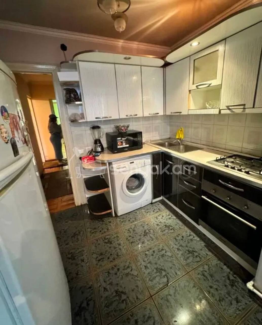 3 Սենյականոց Բնակարան Քարե Շենքում, 75քմ, 5/5 հարկ, Կապիտալ Վերանորոգված, Կահավորված