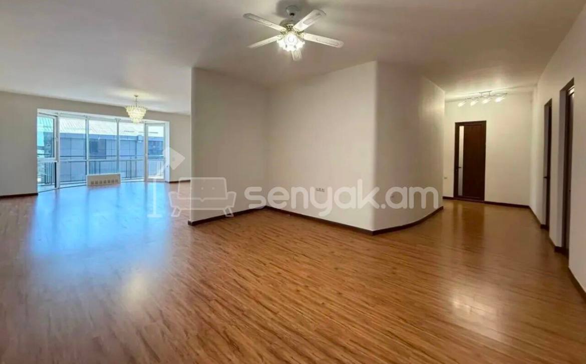 4 Սենյականոց Բնակարան, 215քմ, 5/12 հարկ, Կապիտալ Վերանորոգված, Կահավորված