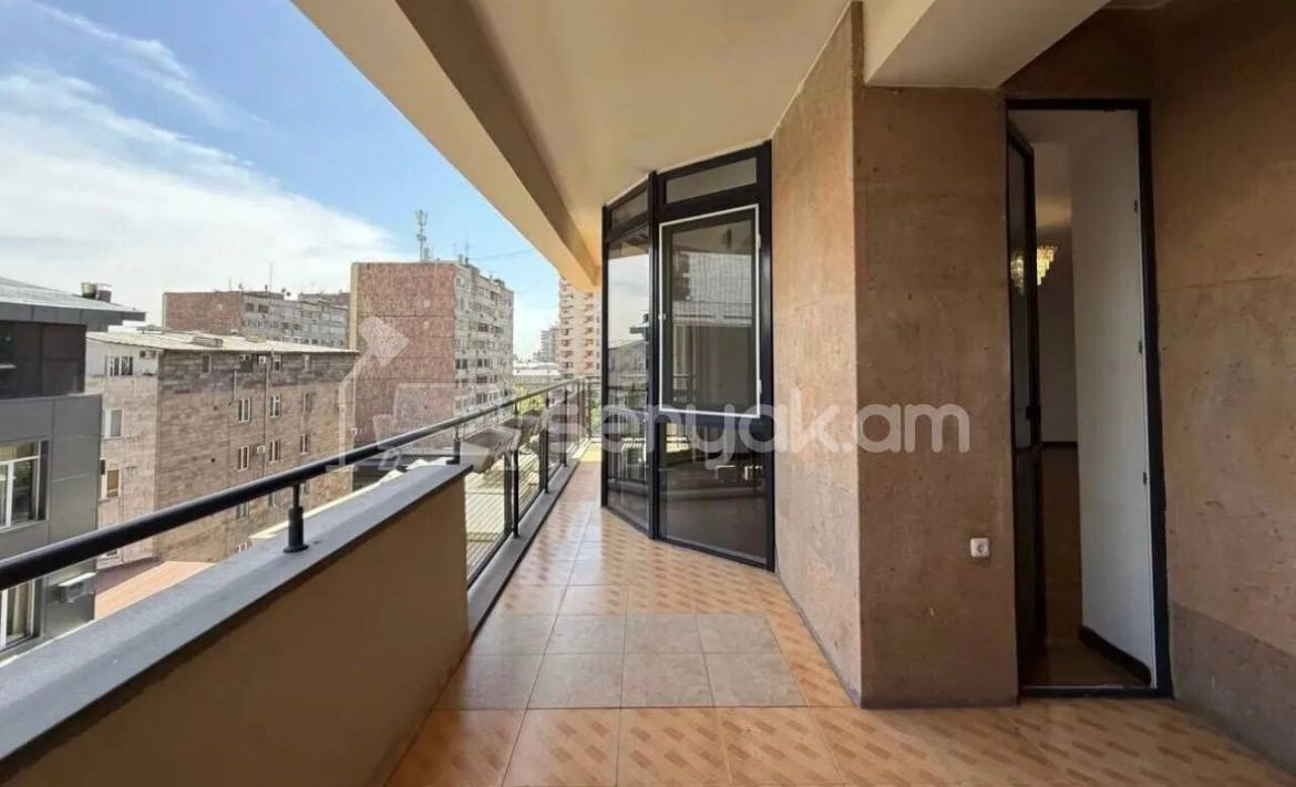 4 Սենյականոց Բնակարան, 215քմ, 5/12 հարկ, Կապիտալ Վերանորոգված, Կահավորված