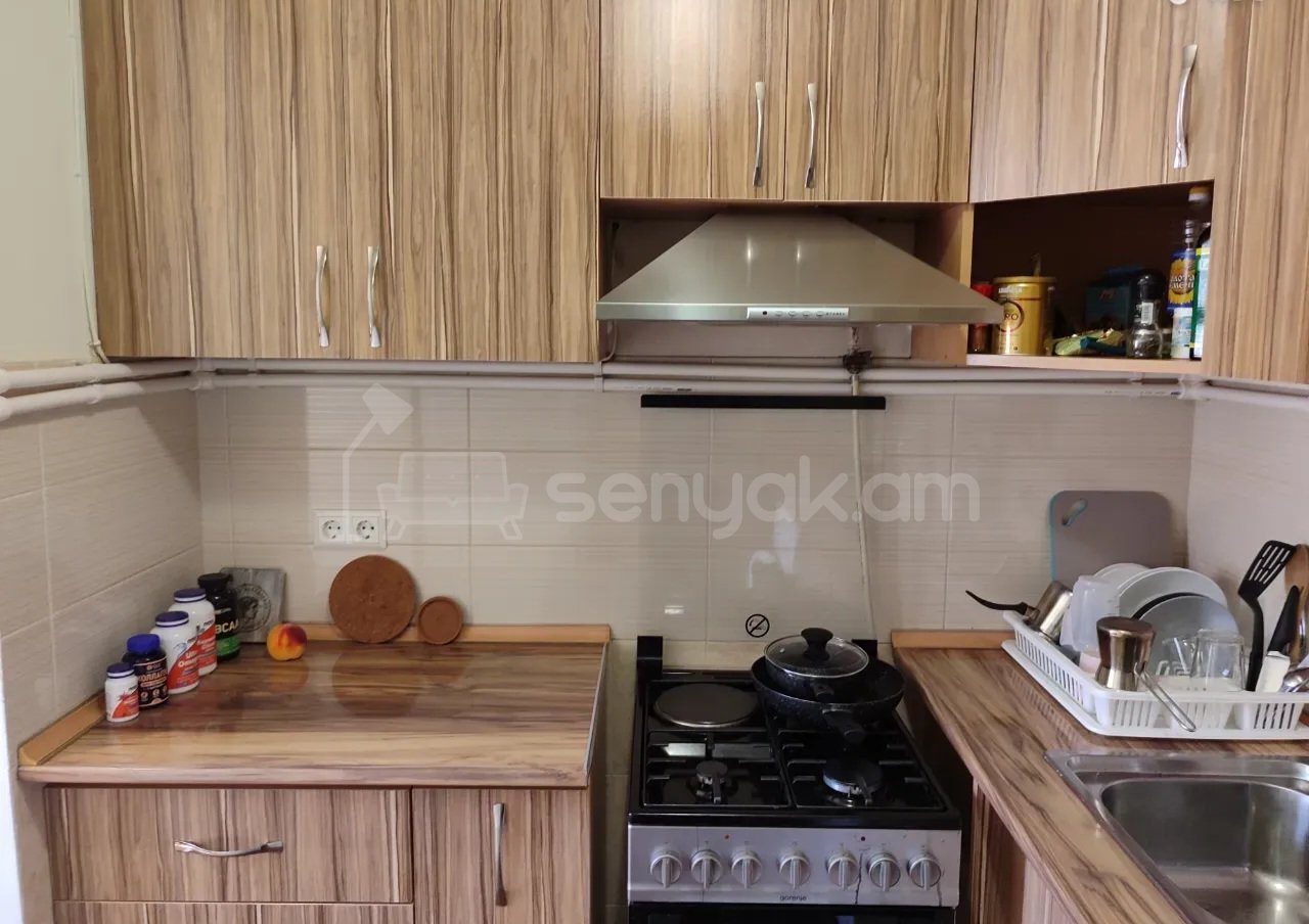 3 Սենյականոց Բնակարան Քարե Շենքում, 85քմ, 4/5 հարկ, Կապիտալ Վերանորոգված, Կահավորված, Արևկող