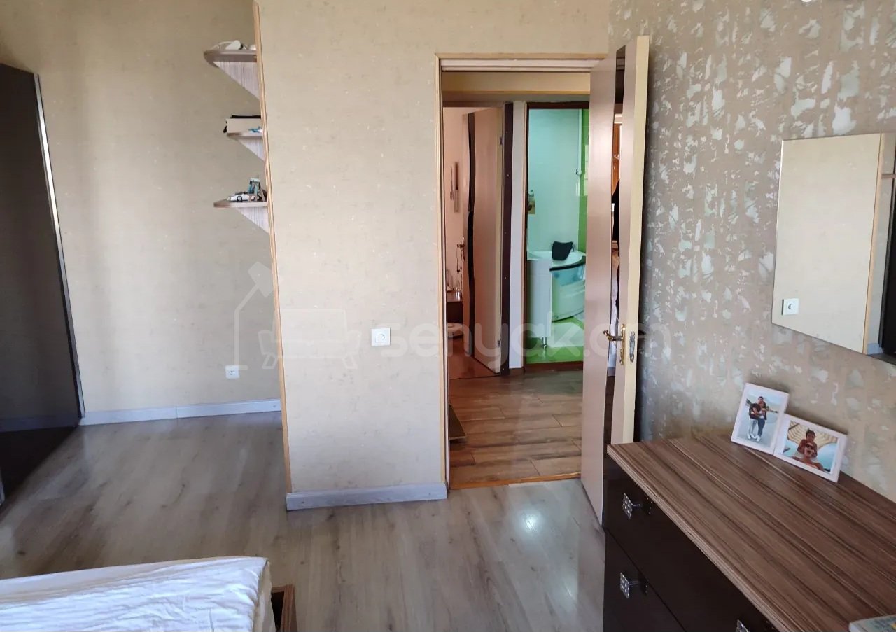 3 Սենյականոց Բնակարան Քարե Շենքում, 85քմ, 4/5 հարկ, Կապիտալ Վերանորոգված, Կահավորված, Արևկող