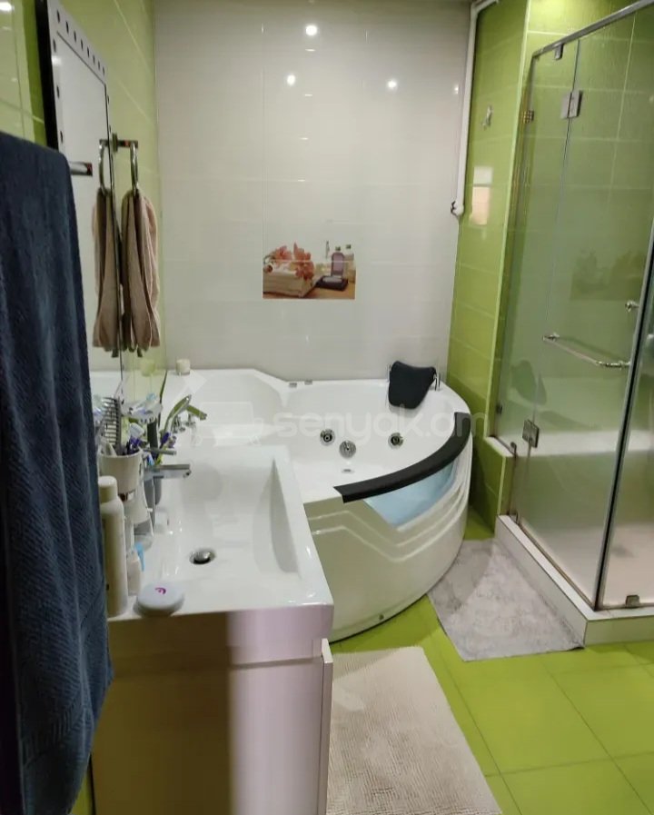 3 Սենյականոց Բնակարան Քարե Շենքում, 85քմ, 4/5 հարկ, Կապիտալ Վերանորոգված, Կահավորված, Արևկող