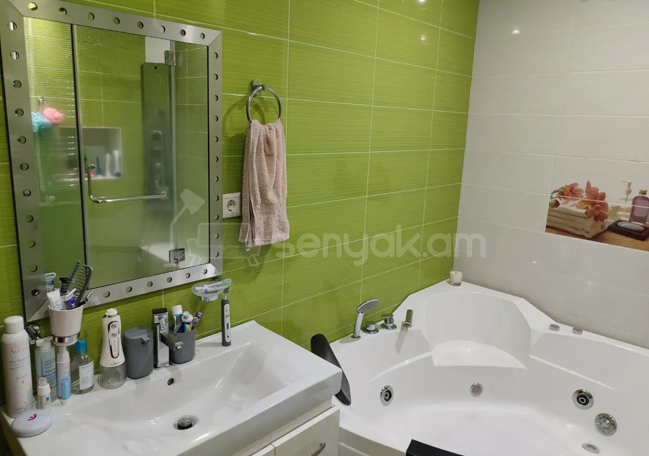 3 Սենյականոց Բնակարան Քարե Շենքում, 85քմ, 4/5 հարկ, Կապիտալ Վերանորոգված, Կահավորված, Արևկող