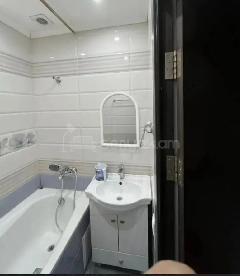 4 Սենյականոց Բնակարան Քարե Շենքում, 74քմ, 5/5 հարկ, Կոսմետիկ Վերանորոգված, Կահավորված, Արևկող