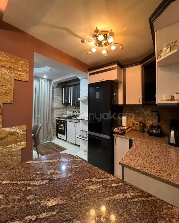 3 Սենյականոց Բնակարան Քարե Շենքում, 63քմ, 1/5 հարկ, Կապիտալ Վերանորոգված, Կահավորված, Արևկող