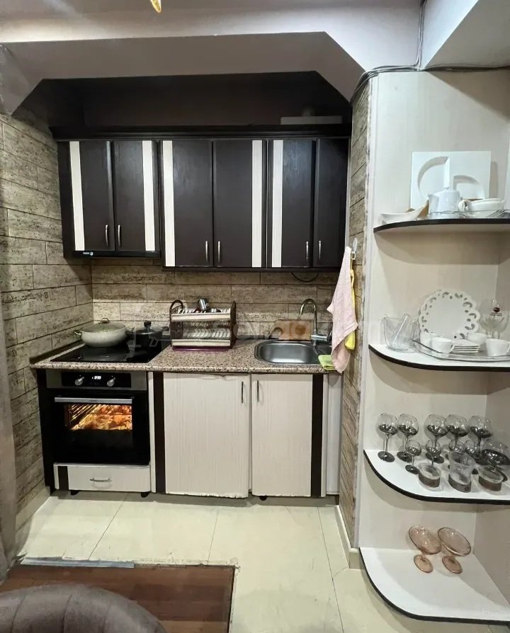 3 Սենյականոց Բնակարան Քարե Շենքում, 63քմ, 1/5 հարկ, Կապիտալ Վերանորոգված, Կահավորված, Արևկող