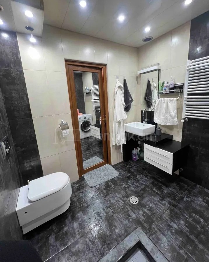 3 Սենյականոց Բնակարան Քարե Շենքում, 63քմ, 1/5 հարկ, Կապիտալ Վերանորոգված, Կահավորված, Արևկող