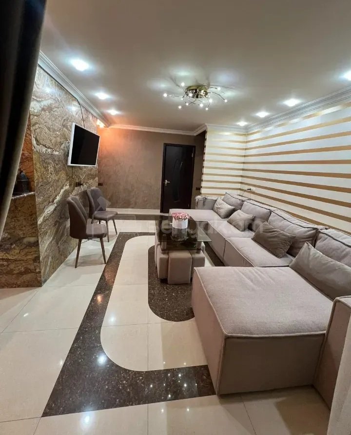 3 Սենյականոց Բնակարան Քարե Շենքում, 63քմ, 1/5 հարկ, Կապիտալ Վերանորոգված, Կահավորված, Արևկող