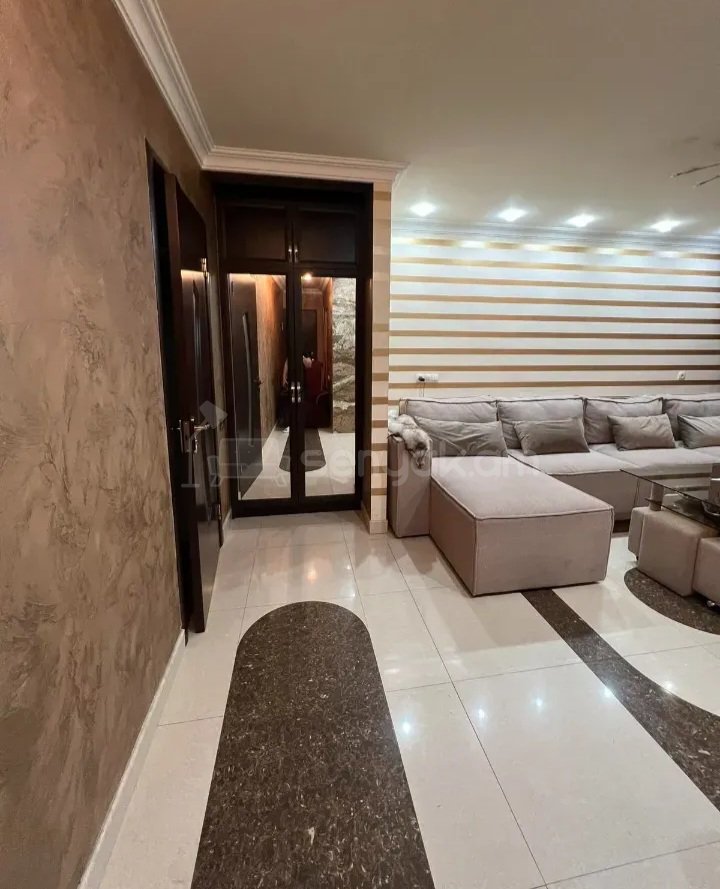 3 Սենյականոց Բնակարան Քարե Շենքում, 63քմ, 1/5 հարկ, Կապիտալ Վերանորոգված, Կահավորված, Արևկող