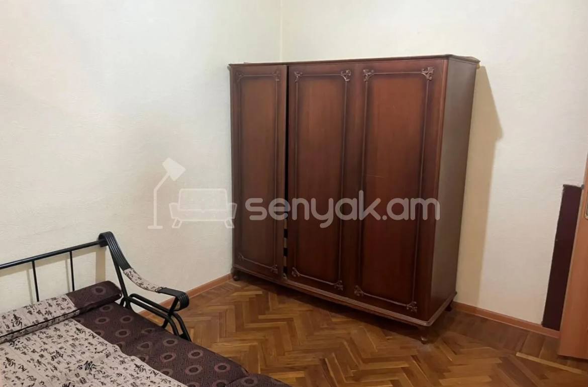 3 Սենյականոց Բնակարան Քարե Շենքում, 72քմ, 4/5 հարկ, Կապիտալ Վերանորոգված, Կահավորված