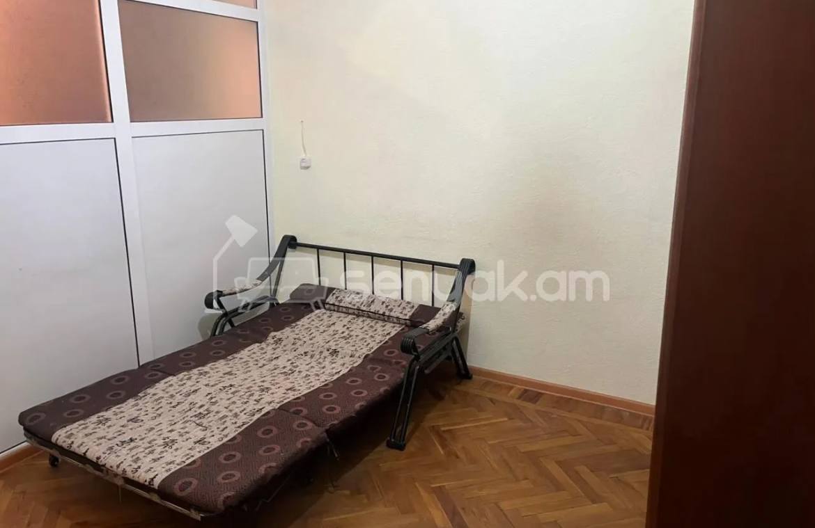 3 Սենյականոց Բնակարան Քարե Շենքում, 72քմ, 4/5 հարկ, Կապիտալ Վերանորոգված, Կահավորված