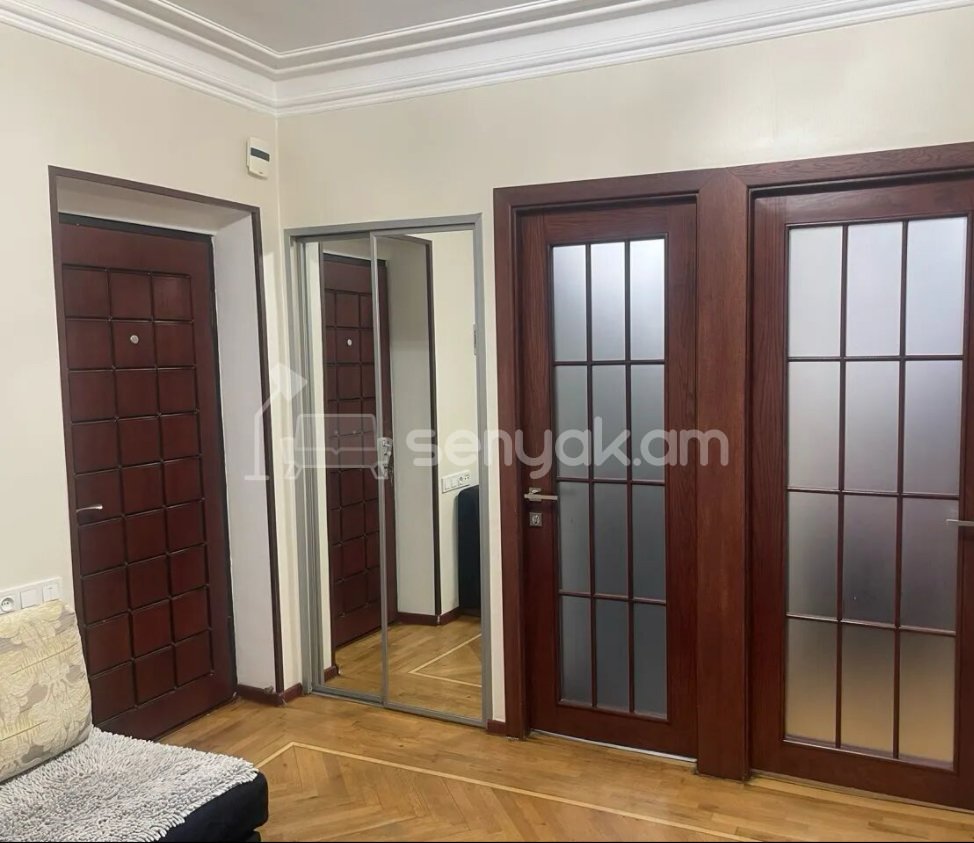 3 Սենյականոց Բնակարան Քարե Շենքում, 80քմ, 2/5 հարկ, Կապիտալ Վերանորոգված