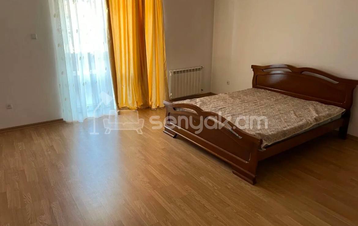 3 Սենյականոց Բնակարան Քարե Շենքում, 175քմ, 2/5 հարկ, Կապիտալ Վերանորոգված, Կահավորված, Արևկող