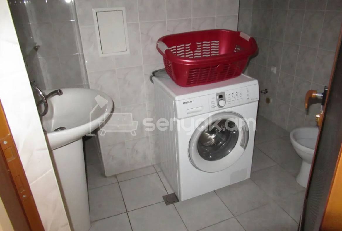 3 Սենյականոց Բնակարան Քարե Շենքում, 175քմ, 2/5 հարկ, Կապիտալ Վերանորոգված, Կահավորված, Արևկող