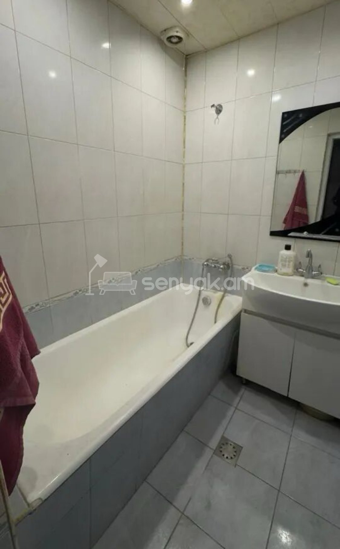 2 Սենյականոց Բնակարան Քարե Շենքում, 68քմ, 4/5 հարկ, Նորմալ Վիճակում