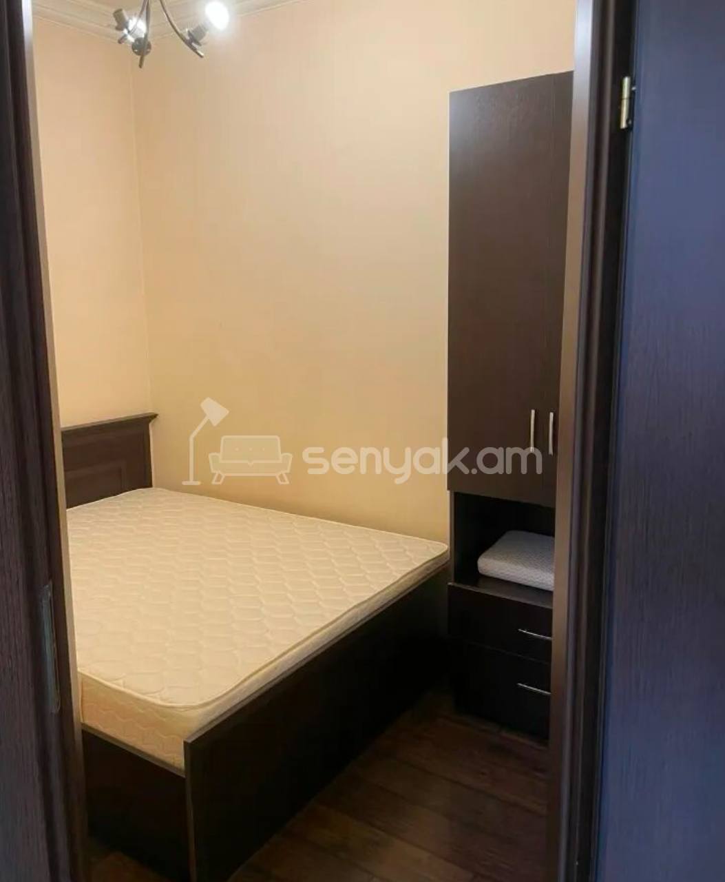 2 Սենյականոց Բնակարան Քարե Շենքում, 45քմ, 3/5 հարկ, Կապիտալ Վերանորոգված, Կահավորված