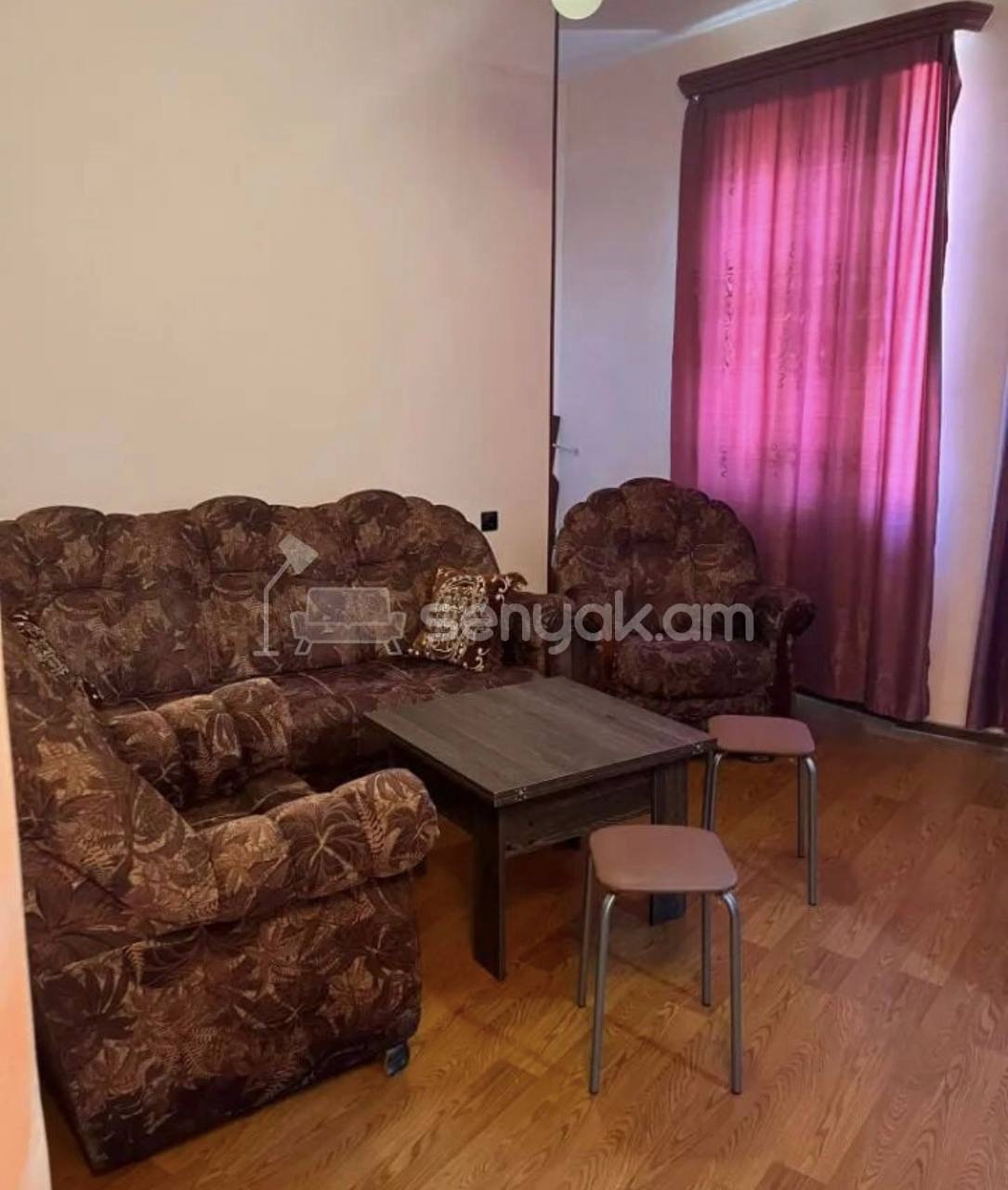 2 Սենյականոց Բնակարան Քարե Շենքում, 40քմ, 3/5 հարկ, Նորմալ Վիճակում, Կահավորված