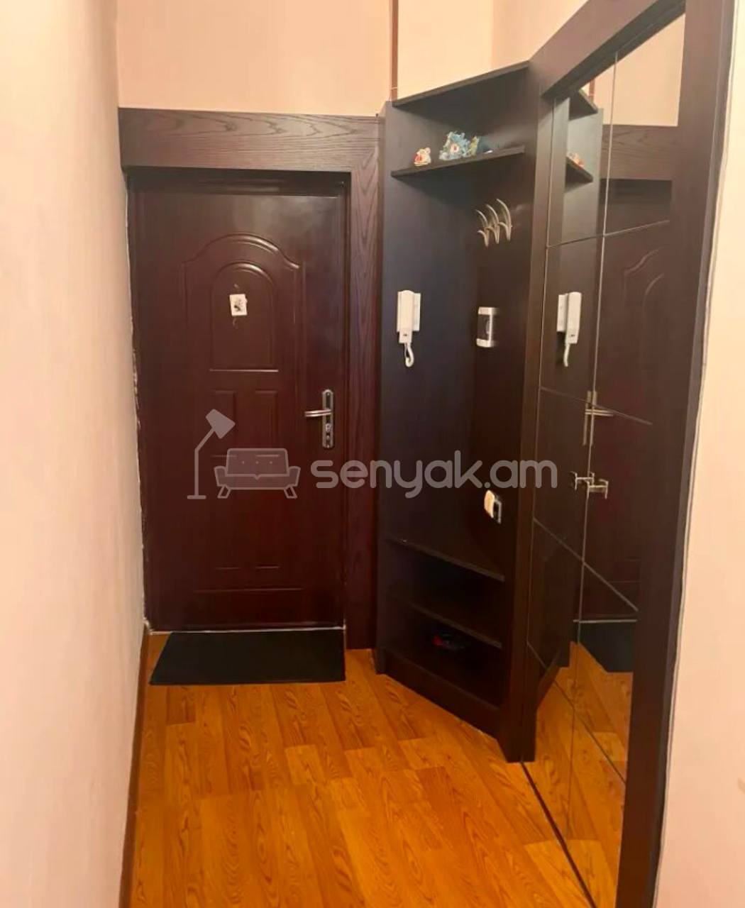 2 Սենյականոց Բնակարան Քարե Շենքում, 40քմ, 3/5 հարկ, Նորմալ Վիճակում, Կահավորված