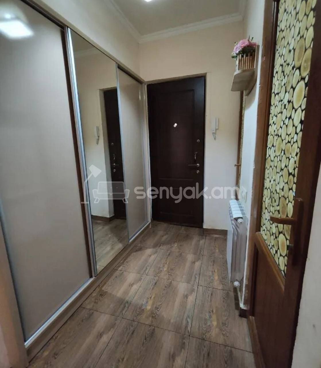 4 Սենյականոց Բնակարան Քարե Շենքում, 75քմ, 4/5 հարկ, Նորմալ Վիճակում