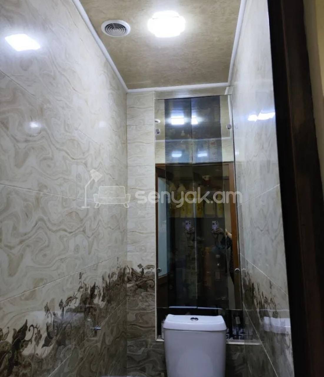 4 Սենյականոց Բնակարան Քարե Շենքում, 75քմ, 4/5 հարկ, Նորմալ Վիճակում