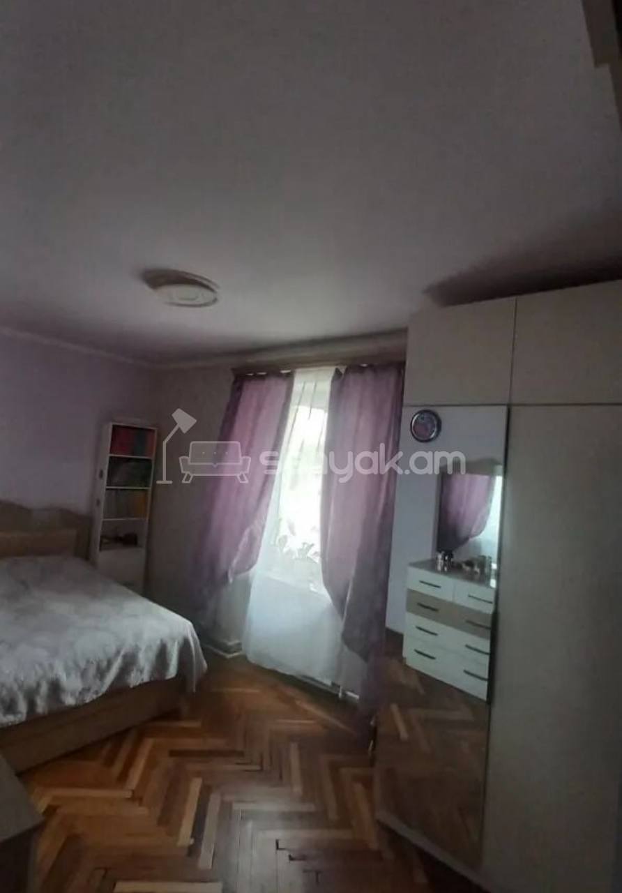 4 Սենյականոց Բնակարան Քարե Շենքում, 75քմ, 4/5 հարկ, Նորմալ Վիճակում