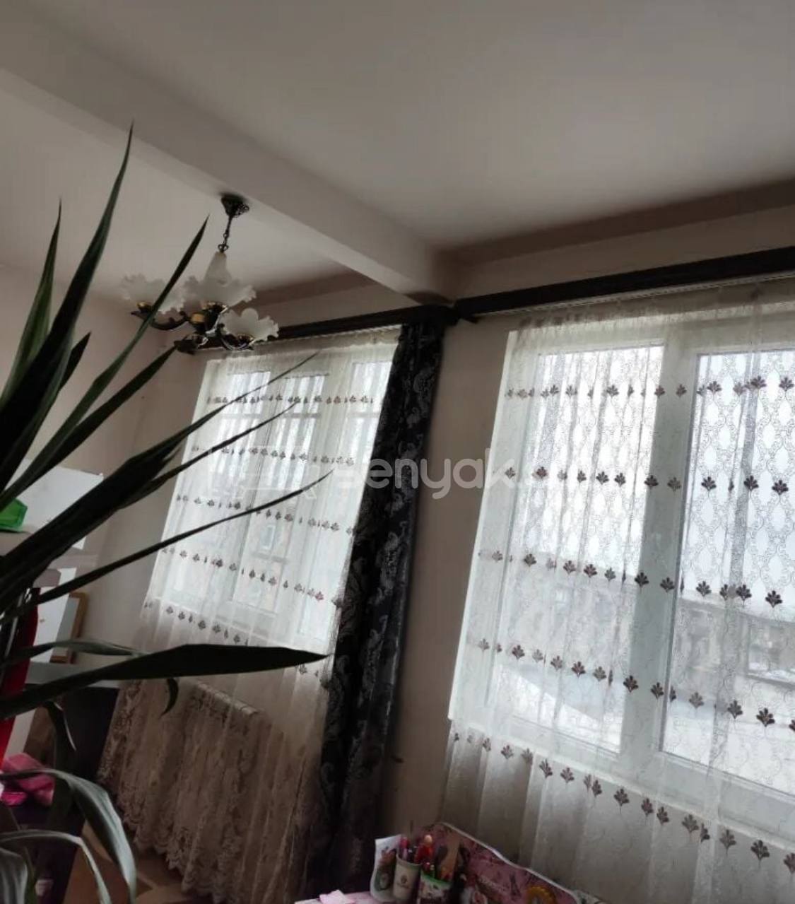 4 Սենյականոց Բնակարան Քարե Շենքում, 75քմ, 4/5 հարկ, Նորմալ Վիճակում