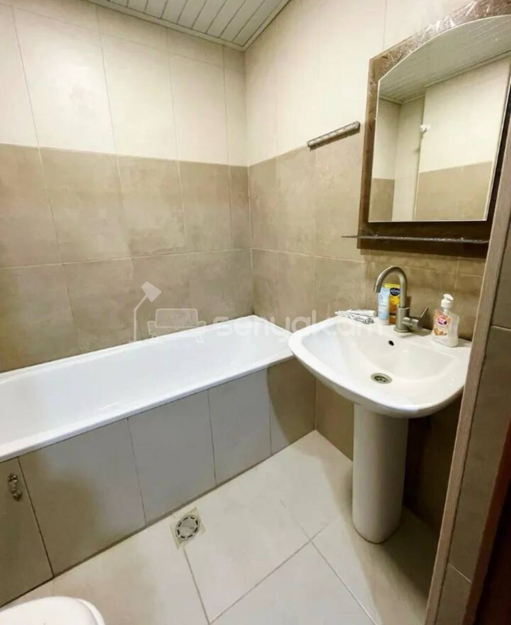 2 Սենյականոց Բնակարան Քարե Շենքում, 58քմ, 3/5 հարկ, Կապիտալ Վերանորոգված