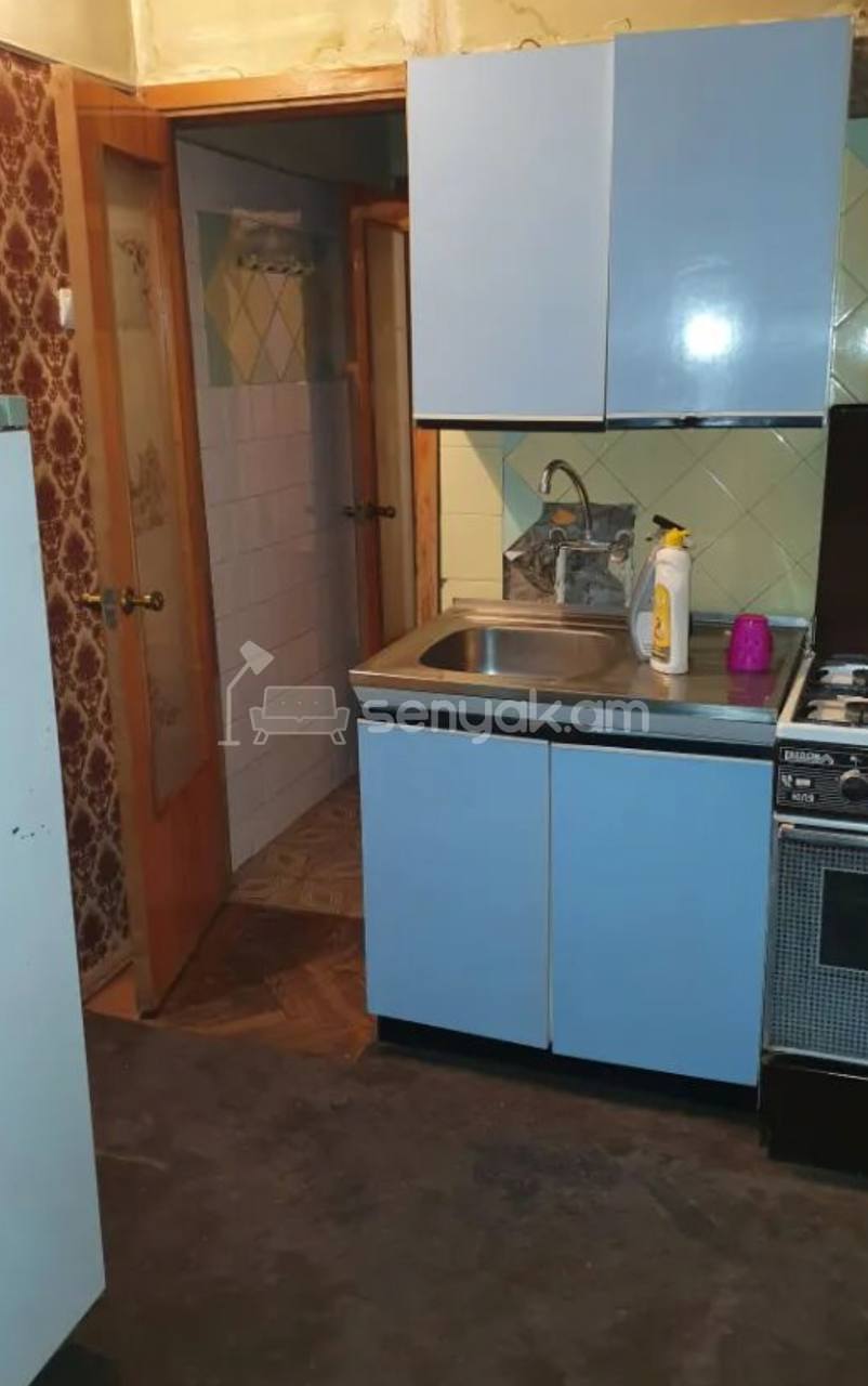 3 Սենյականոց Բնակարան Քարե Շենքում, 66քմ, 3/5 հարկ, Պետական Վիճակում, Կահավորված, Արևկող