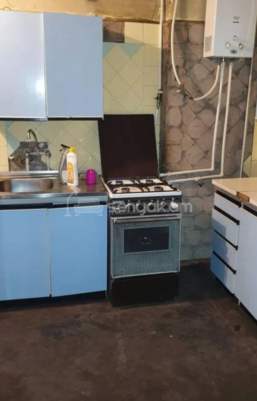 3 Սենյականոց Բնակարան Քարե Շենքում, 66քմ, 3/5 հարկ, Պետական Վիճակում, Կահավորված, Արևկող