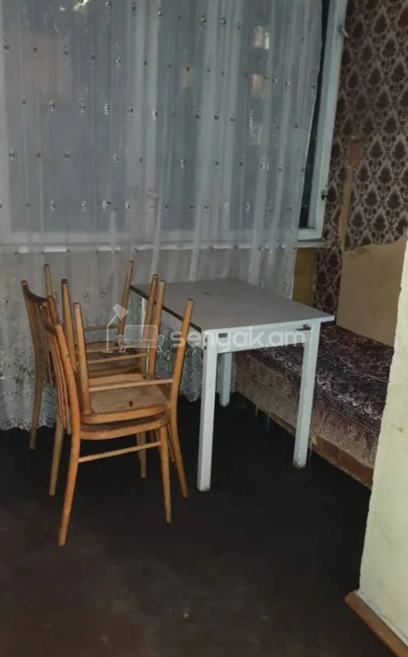 3 Սենյականոց Բնակարան Քարե Շենքում, 66քմ, 3/5 հարկ, Պետական Վիճակում, Կահավորված, Արևկող