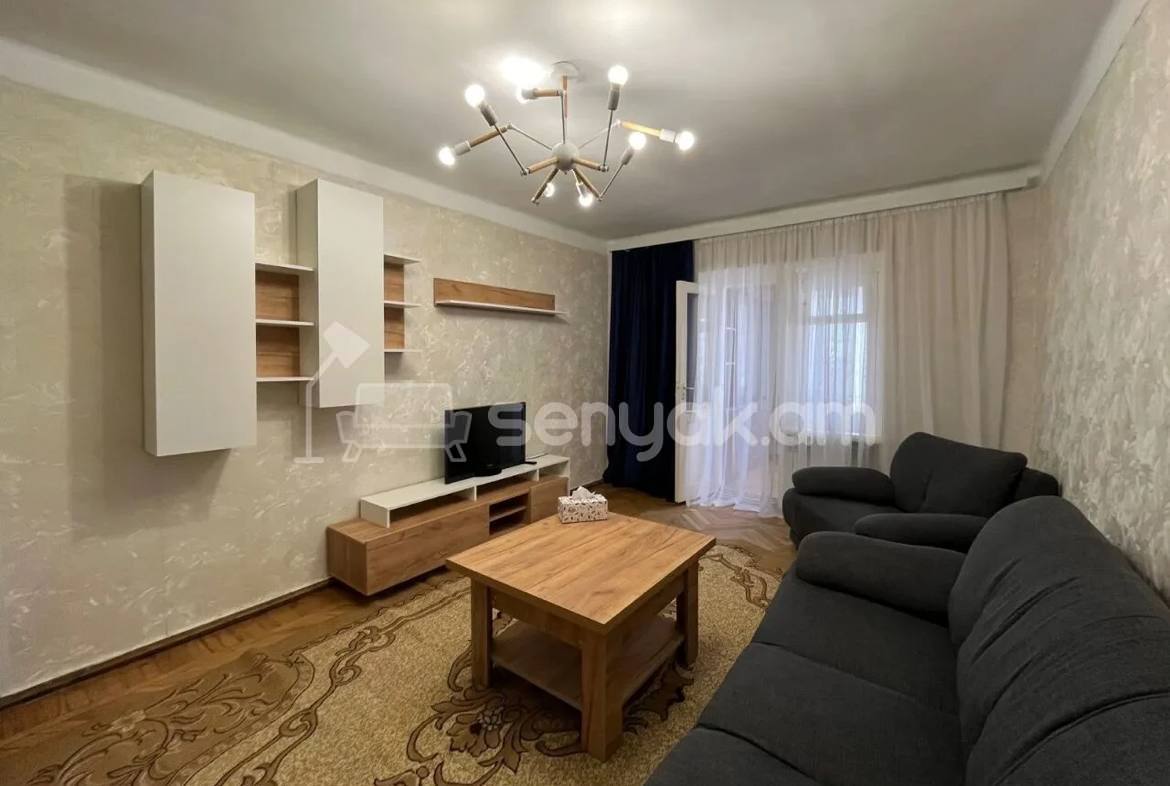 3 Սենյականոց Բնակարան Քարե Շենքում, 55քմ, 5/5 հարկ, Կապիտալ Վերանորոգված, Կահավորված