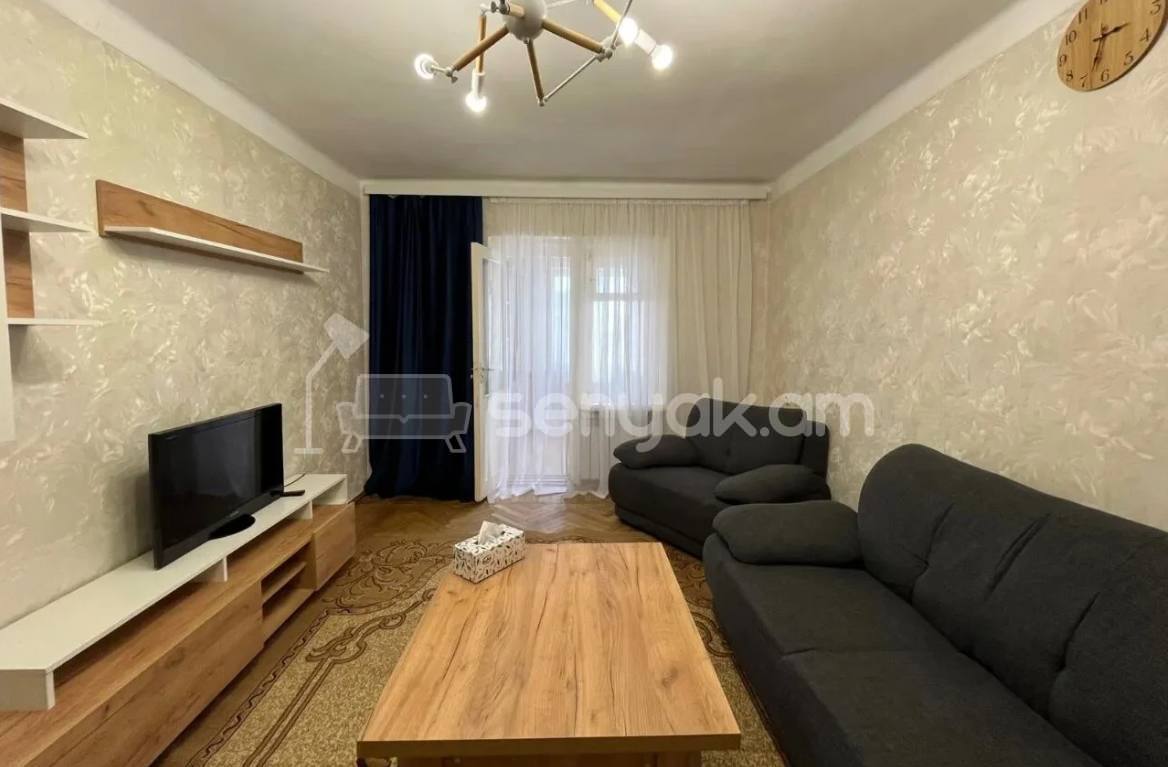 3 Սենյականոց Բնակարան Քարե Շենքում, 55քմ, 5/5 հարկ, Կապիտալ Վերանորոգված, Կահավորված