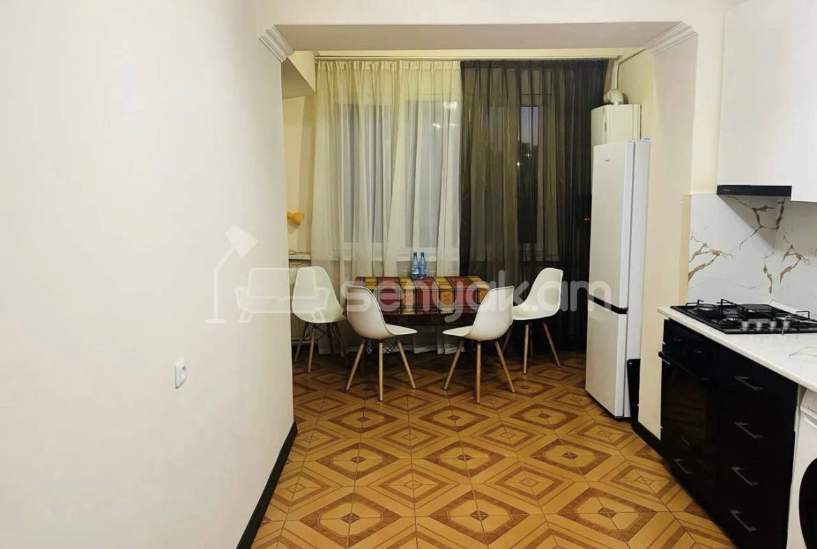 3 Սենյականոց Բնակարան, 110քմ, 8/10 հարկ, Կապիտալ Վերանորոգված, Կահավորված, Արևկող