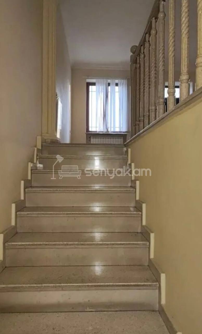 8 Սենյականոց Սեփական Տուն, 300քմ, Կապիտալ Վերանորոգված, Կահավորված