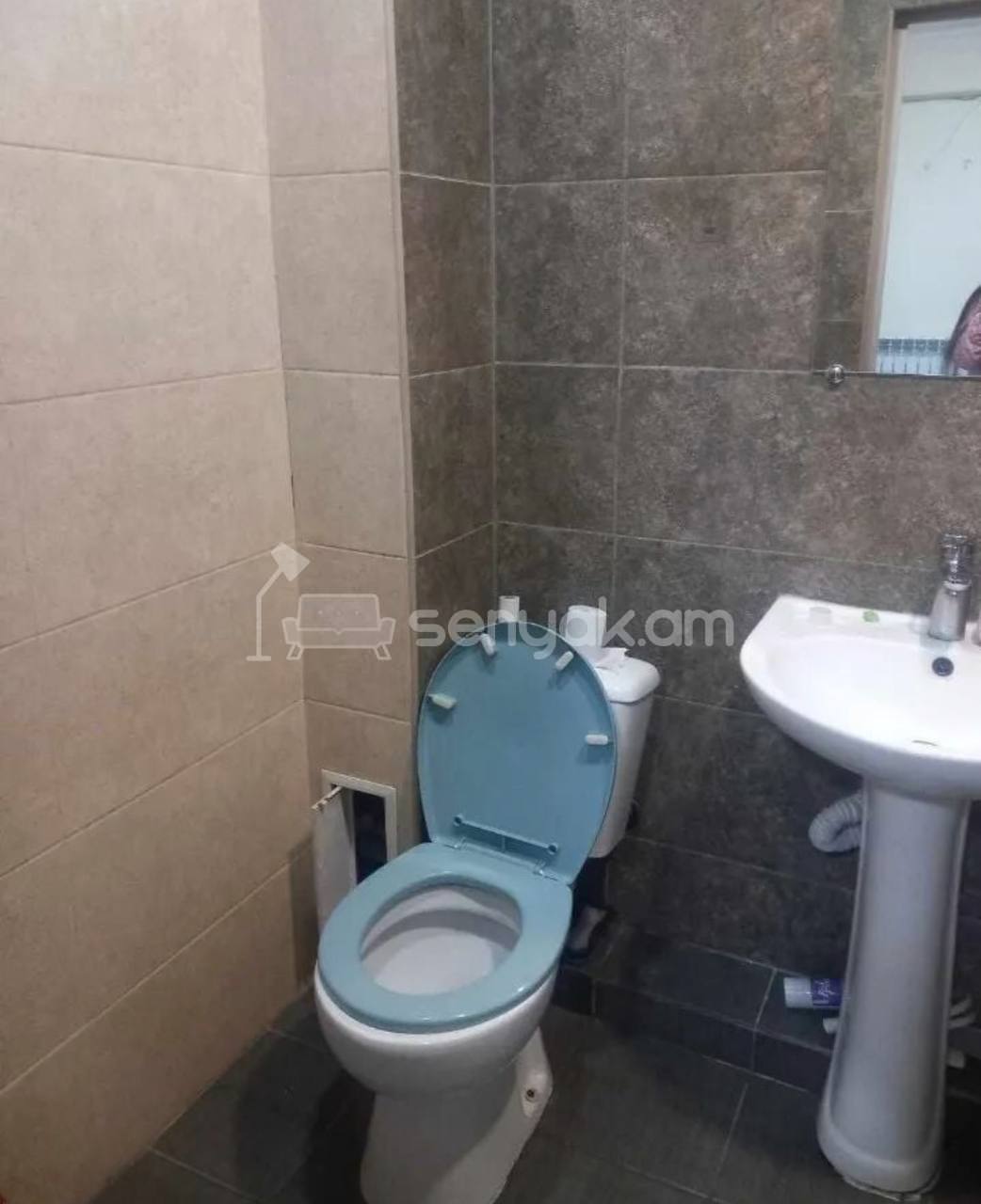 2 Սենյականոց Բնակարան Քարե Շենքում, 45քմ, 5/5 հարկ, Կապիտալ Վերանորոգված, Կահավորված