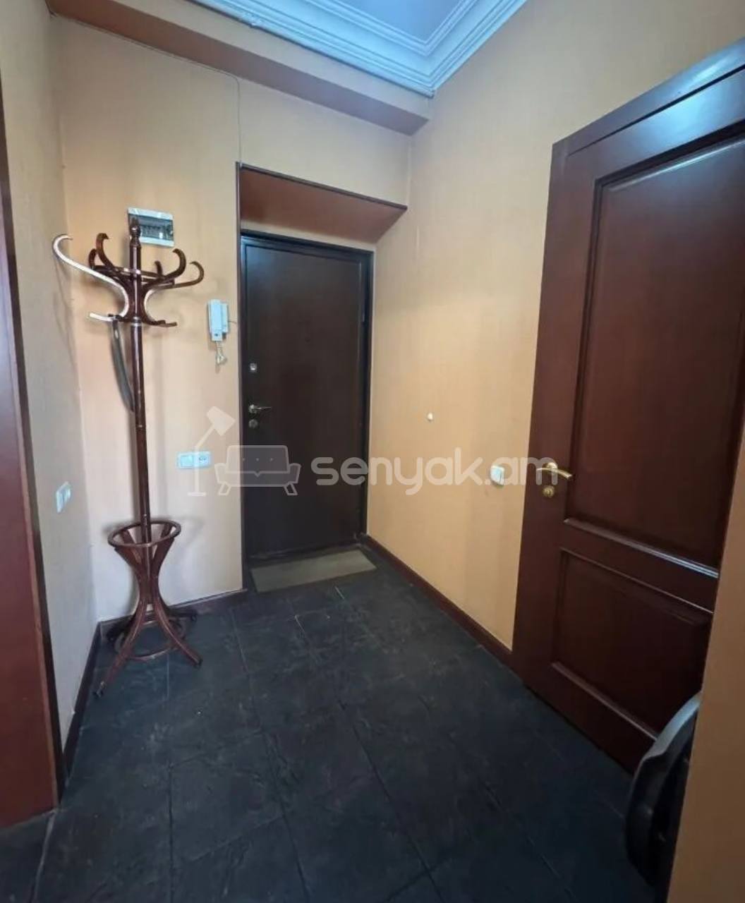 2 Սենյականոց Բնակարան Քարե Շենքում, 45քմ, 3/5 հարկ, Դիզայներական Վերանորոգված, Կահավորված