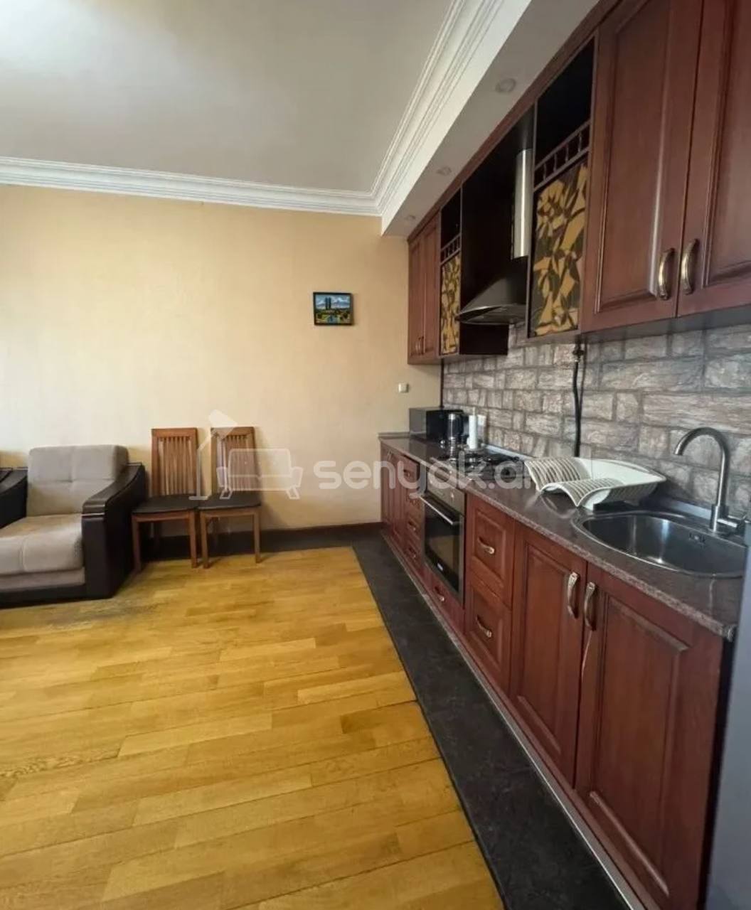 2 Սենյականոց Բնակարան Քարե Շենքում, 45քմ, 3/5 հարկ, Դիզայներական Վերանորոգված, Կահավորված