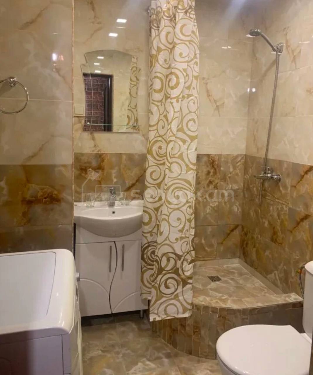 2 Սենյականոց Բնակարան Քարե Շենքում, 45քմ, 4/4 հարկ, Դիզայներական Վերանորոգված, Կահավորված