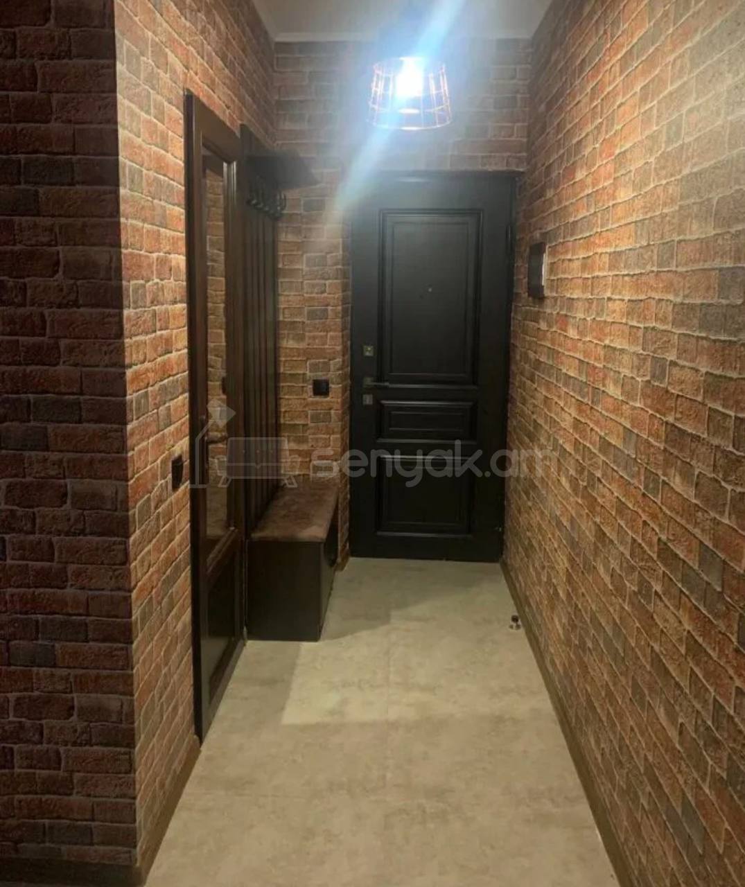 2 Սենյականոց Բնակարան Քարե Շենքում, 45քմ, 4/4 հարկ, Դիզայներական Վերանորոգված, Կահավորված