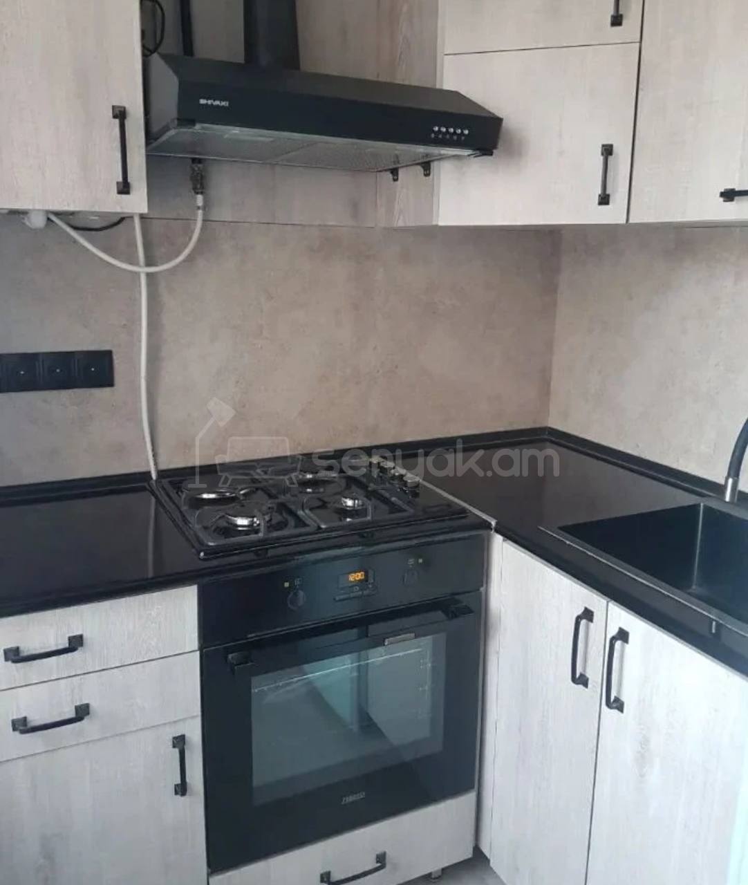 2 Սենյականոց Բնակարան Քարե Շենքում, 45քմ, 4/4 հարկ, Դիզայներական Վերանորոգված, Կահավորված