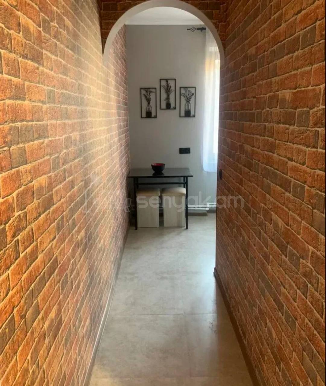 2 Սենյականոց Բնակարան Քարե Շենքում, 45քմ, 4/4 հարկ, Դիզայներական Վերանորոգված, Կահավորված