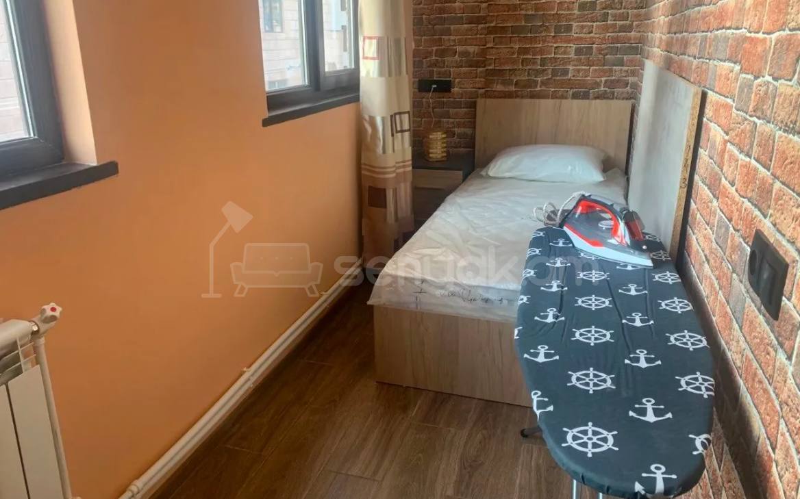 2 Սենյականոց Բնակարան Քարե Շենքում, 45քմ, 4/4 հարկ, Դիզայներական Վերանորոգված, Կահավորված