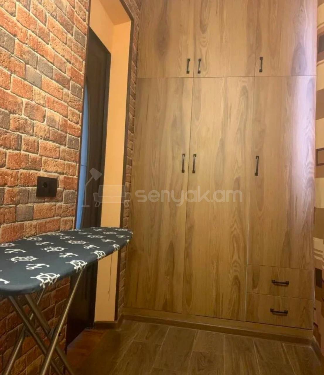 2 Սենյականոց Բնակարան Քարե Շենքում, 45քմ, 4/4 հարկ, Դիզայներական Վերանորոգված, Կահավորված